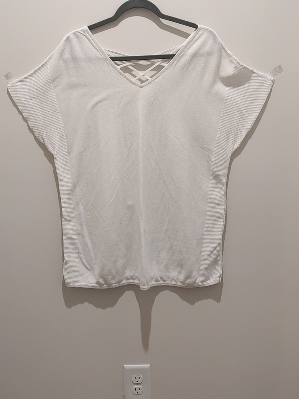 Casual Cotton Blend White V-Neck Short Sleeve Top Criss Cross Back Resort Beach